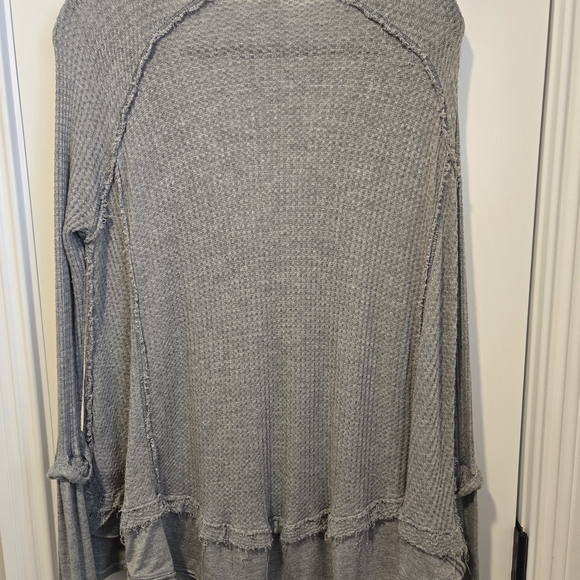 We The Free Gray V-Neck Oversized Distressed Long Sleeve Top Size Small - Picture 3 of 7